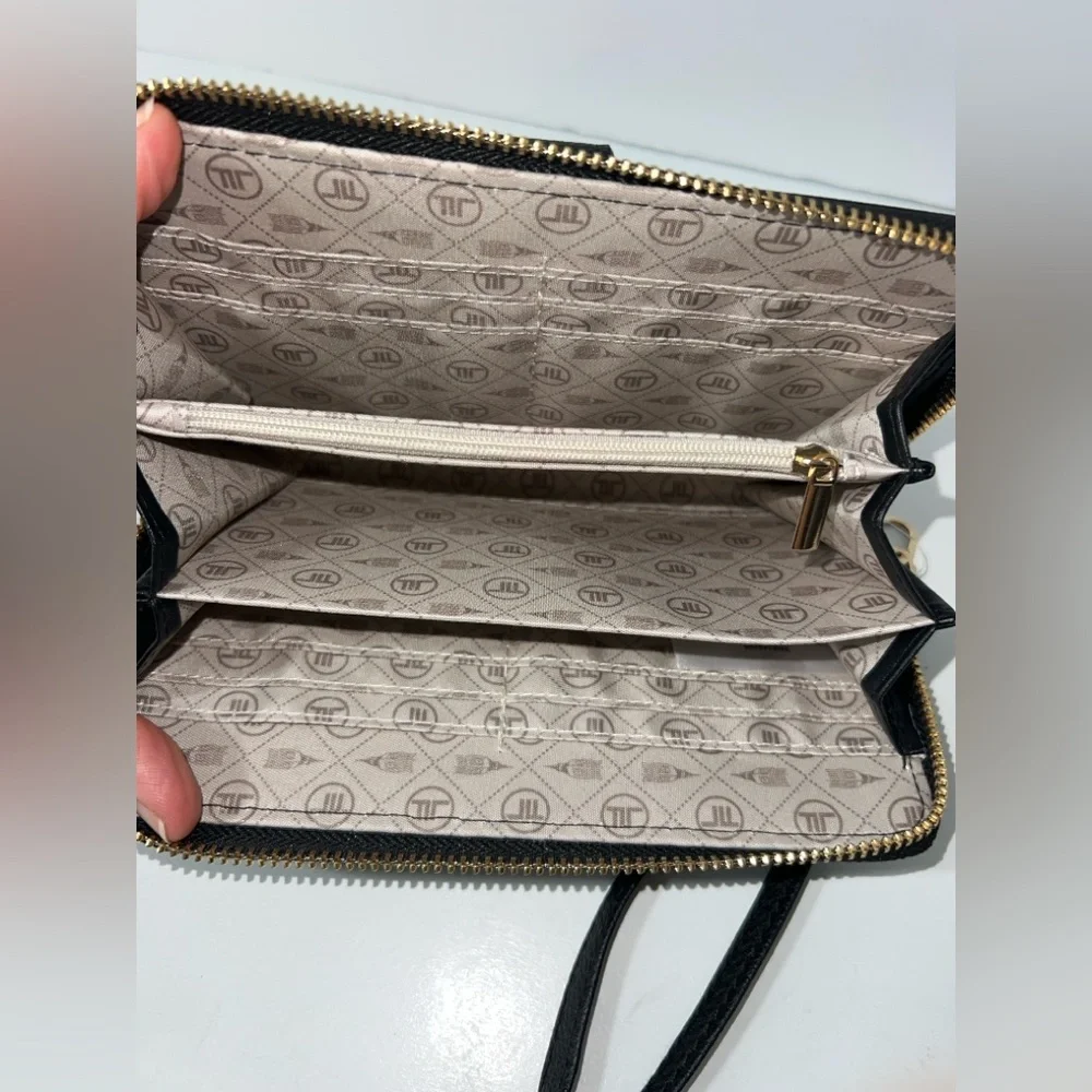 London Fog Black Felicity Pebble Zip Around Wristlet Wristlet with mirror‎